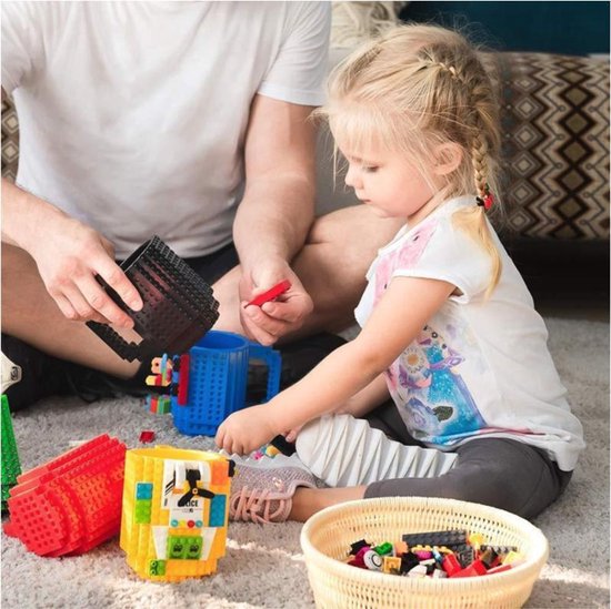 Build on Brick Mug - blauw - 350 ml - bouw je eigen mok met bouwsteentjes - BPA vrije drinkbeker cadeau voor kinderen of volwassenen - koffie thee limonade of andere dranken - pennenbeker - creatief accessoire voor op bureau