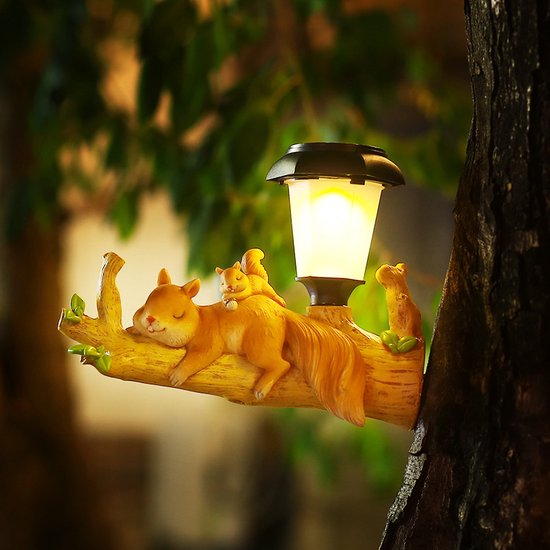Twee Eekhoorns slapen op een tak-Tuin Decoratie- Eekhoorn LED-verlichting werkt op zonne energie