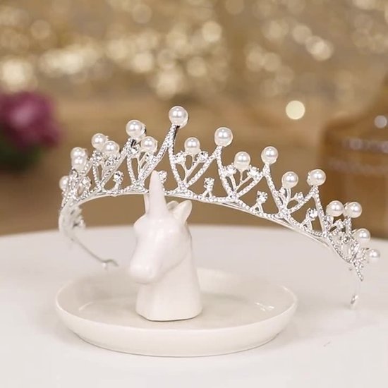 Luxe Zilveren Tiara met Witte Parels en Kristallen