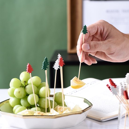 Kerst Cocktailprikkers 100 stuks – Cupcake & Fruit Prikkers – Houten Prikkers met Kerstfiguren – Feest Decoratie