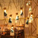 Kerst Wensfles Lichtslinger op Batterij - 2 Meter LED Sfeerverlichting met 10 Glazen Flesjes, Mini Kerstbomen en Sneeuweffect - Warm Wit Licht