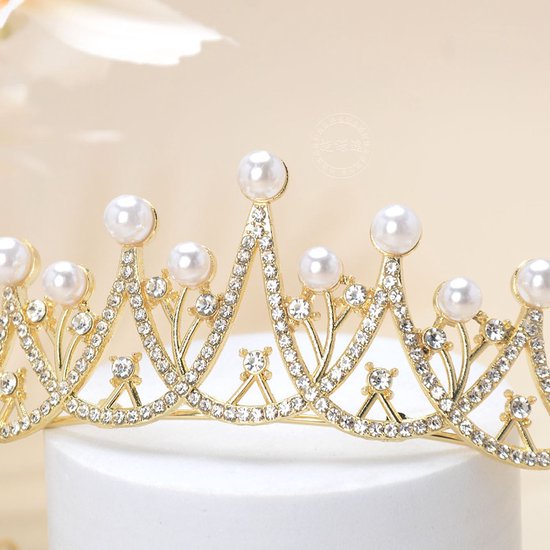 Luxe Tiara met Witte Parels en Kristallen voor Feestjes