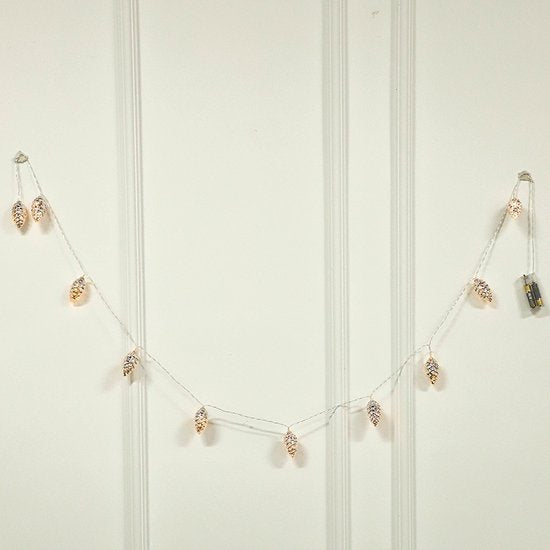 Kerstverlichting Zilveren Dennenappels op Batterij – 2 Meter Lichtketting met 10 Sfeervolle Lampjes - Feestelijke Decoratie - Warm Wit Licht-zilver