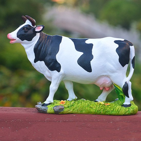Levendig Koeienbeeldje van Synthetische Hars - Schattig Dieren Beeldhouwwerk voor Decoratie en Geschenken 22x8x17cm