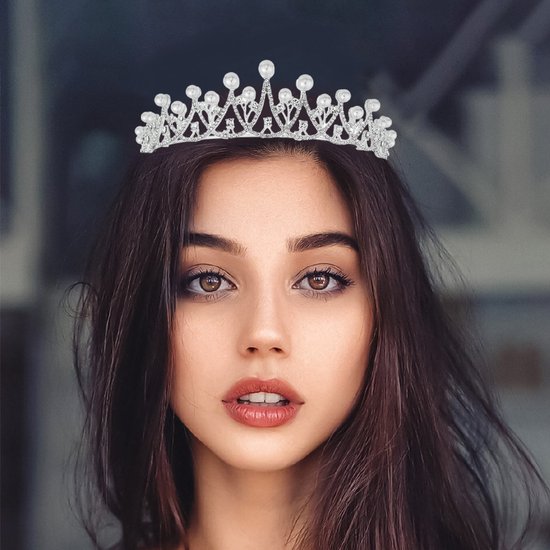 Luxe Zilveren Koninklijke Tiara met Witte Parels en Sprankelende Kristallen - Perfect voor Speciale Gelegenheden