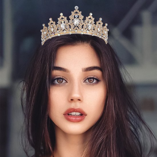 Luxe Gouden Kroon met Witte Diamanten voor Feesten