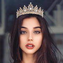 Luxe Gouden Kroon met Witte Diamanten voor Feesten