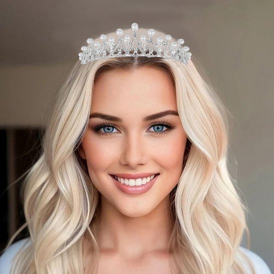 Luxe Zilveren Tiara met Witte Parels en Kristallen