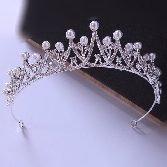 Luxe Zilveren Koninklijke Tiara met Witte Parels en Sprankelende Kristallen - Perfect voor Speciale Gelegenheden