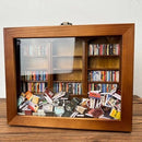 Angst Boekenplank – Houten Miniatuur Display (10×12×7 cm)