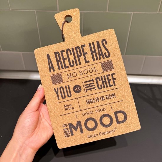 Kurken Pannenlap/Snijplank – ‘A Recipe Has No Soul’ | Decoratief & Multifunctioneel - 25,5 x 14 x 0,9 cm