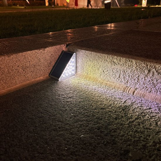 2 stuks Solar Trapverlichting Driehoekig 13 LED – Warm Licht – 2 stuks – Aluminium – Weerbestendig – Energiezuinig