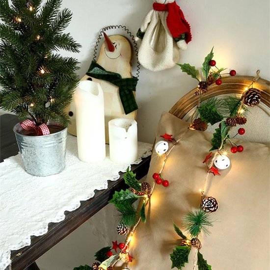 Sfeervolle kerstverlichting met witte ballen, dennenappel en rode bessen - 2 meter lichtsnoer met 20 warme LED-lampjes - Geschikt voor binnen en buiten gebruik - wit licht