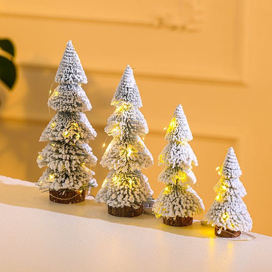 4 stuks Mini Kerstbomen met Sneeuweffect en Warmwit LED Licht – Stijlvolle en Natuurlijke Kerstdecoratie met 3 Meter Lichtsnoer-wit