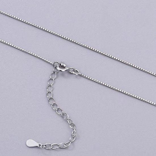 Hanger in de vorm van een engelvleugels met kristalelementen - Tijdloos ontwerp - Hoge kwaliteit - Blauw-paarse gloed - Ketting van 50 cm