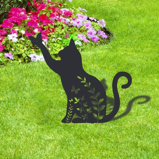 Metalen tuinsteker-zwarte kat met bloem silhouet en vangt een vlinder-29.2x30cm