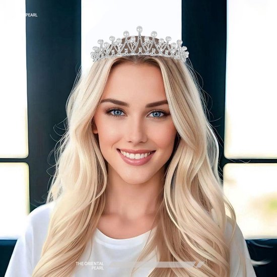 Luxe Zilveren Koninklijke Tiara met Witte Parels en Sprankelende Kristallen - Perfect voor Speciale Gelegenheden